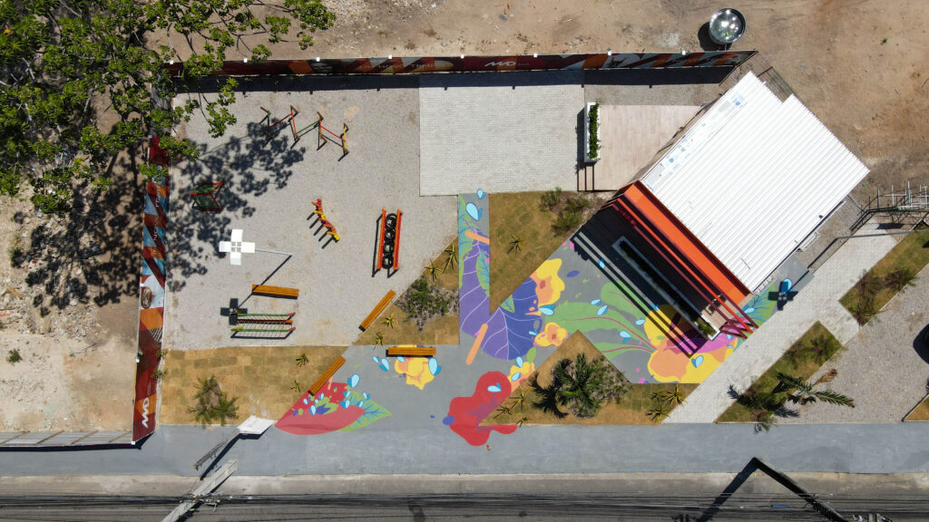 Vista aérea da intervenção urbana do artista Leandro Alves