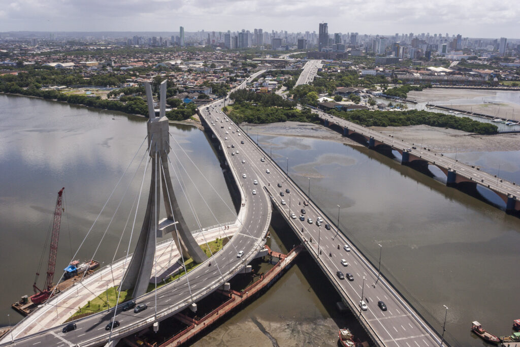 Ponte Estaiada da Via Mangue, no Recife.